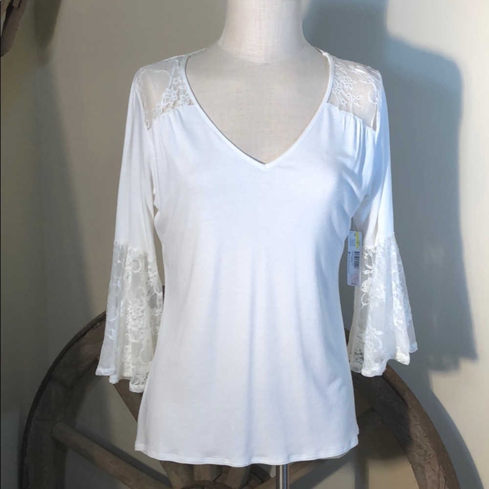 NWT New Directions ivory top w/ lace accents -Sz M